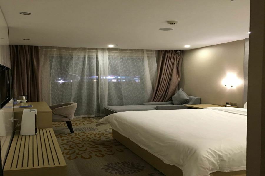 Lavande Hotel Guangzhou Shibi Metro Station Extérieur photo