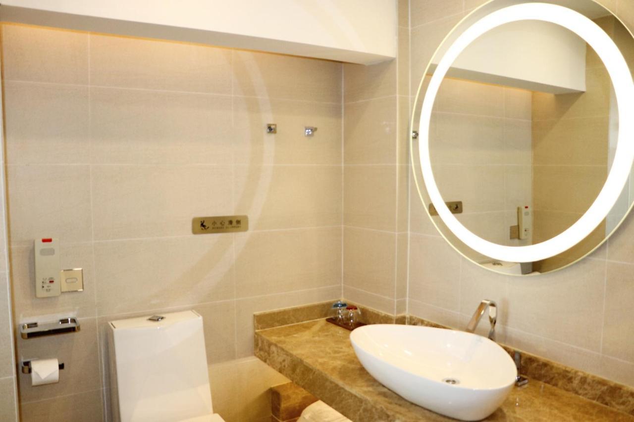 Lavande Hotel Guangzhou Shibi Metro Station Extérieur photo